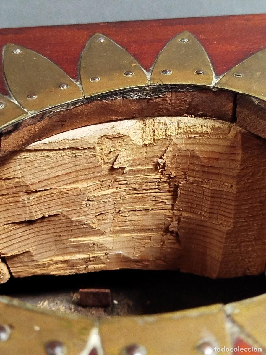 Vintage: PEANA DE MADERA CON ADORNOS DE LATON RECTANGULAR - Foto 12
