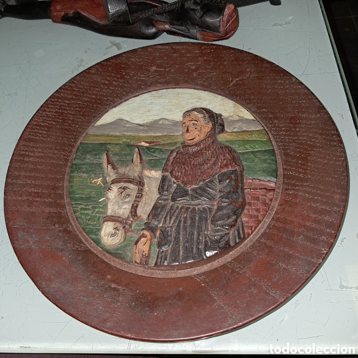 Vintage: Plato de.madera tallado a mano tema vasco - Foto 1