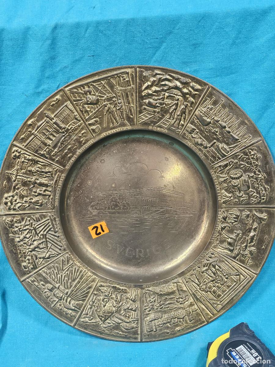 Vintage: plato de metal repujado - Foto 1