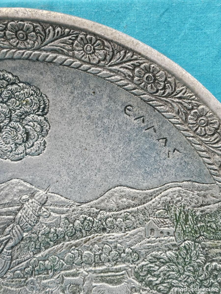 Vintage: plato repujado de aluminio - Foto 4