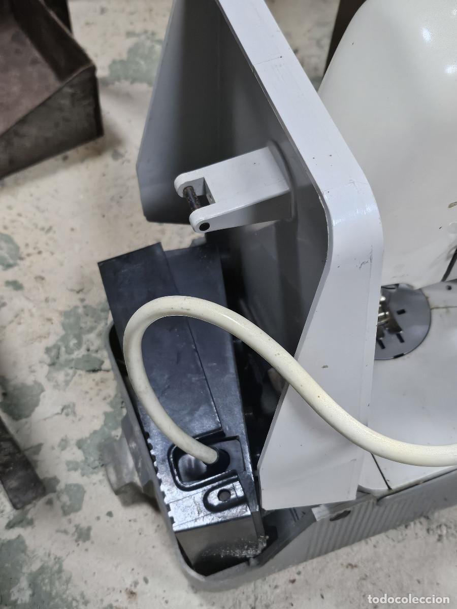 Vintage: maquina de coser eletrica - Foto 12