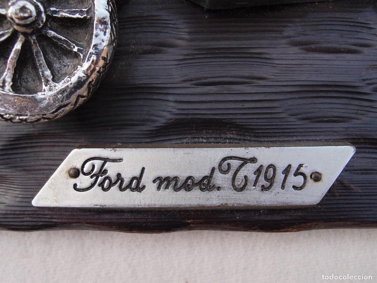 Vintage: Cuadro coche cl&aacute;sico en relieve - Foto 2