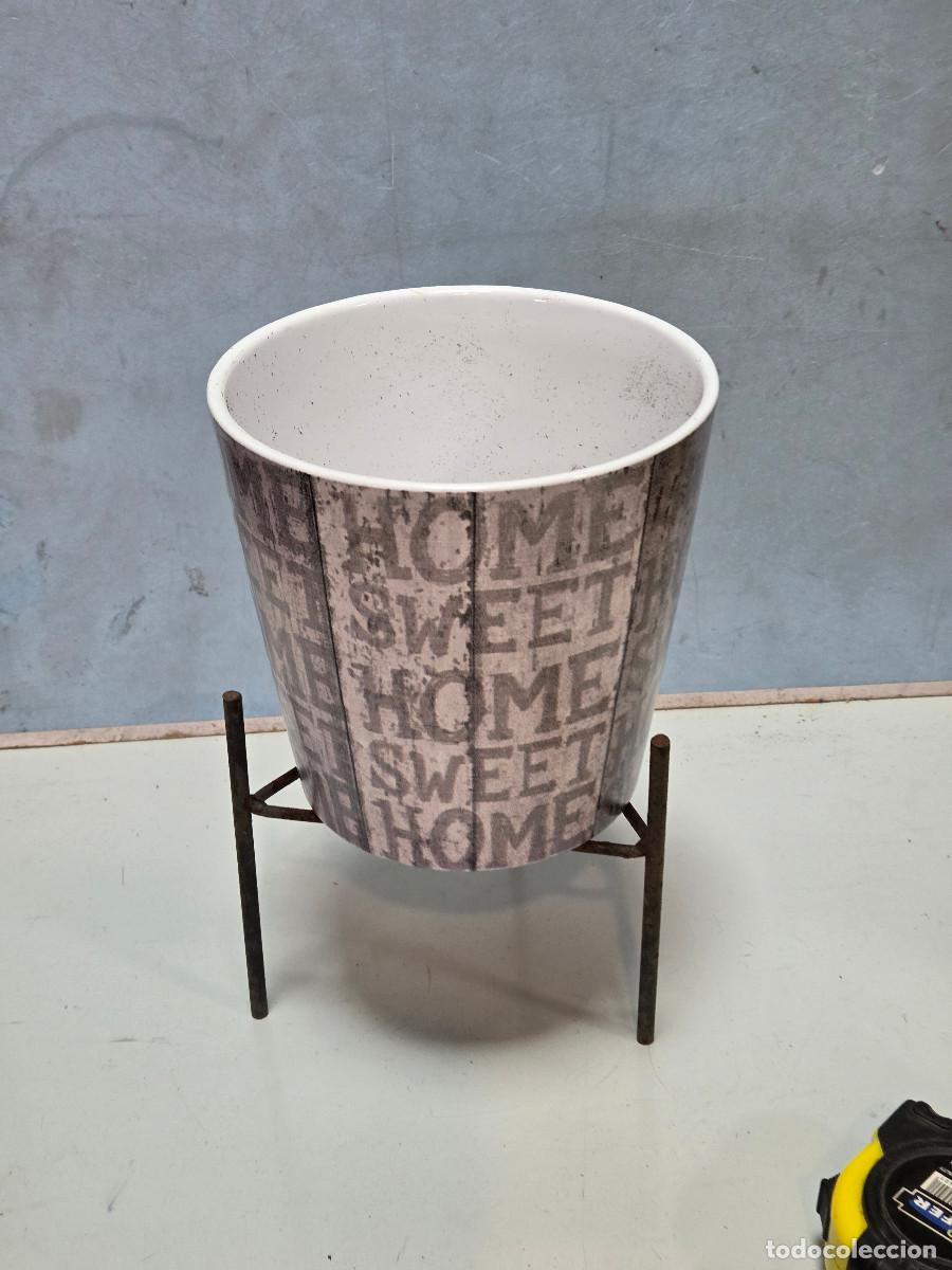 Vintage: macetero de ceramica y pie de hierro - Foto 1