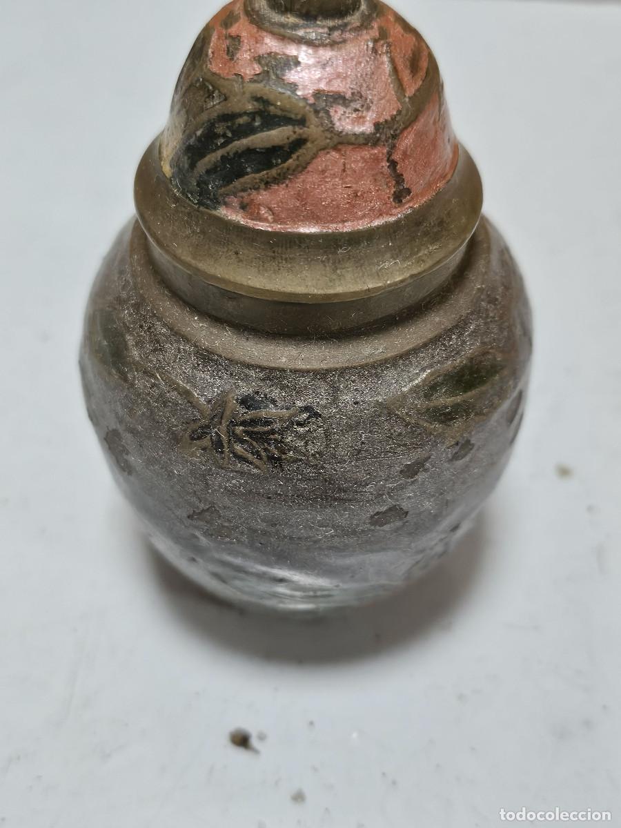 Vintage: peque&ntilde;o jarron de metal repujado - Foto 2
