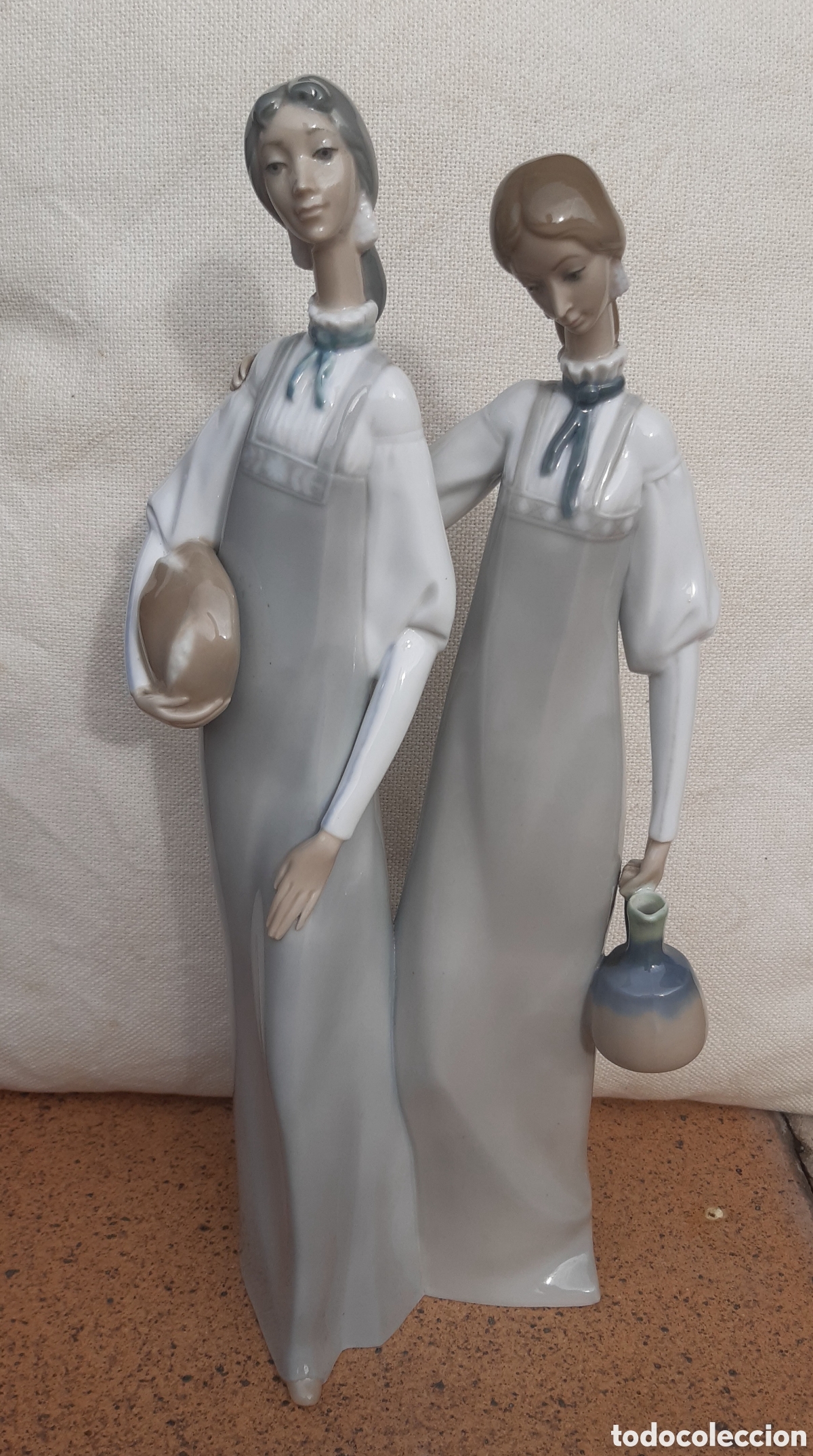 Vintage: Estatua de dos mujeres de Lladr&oacute;