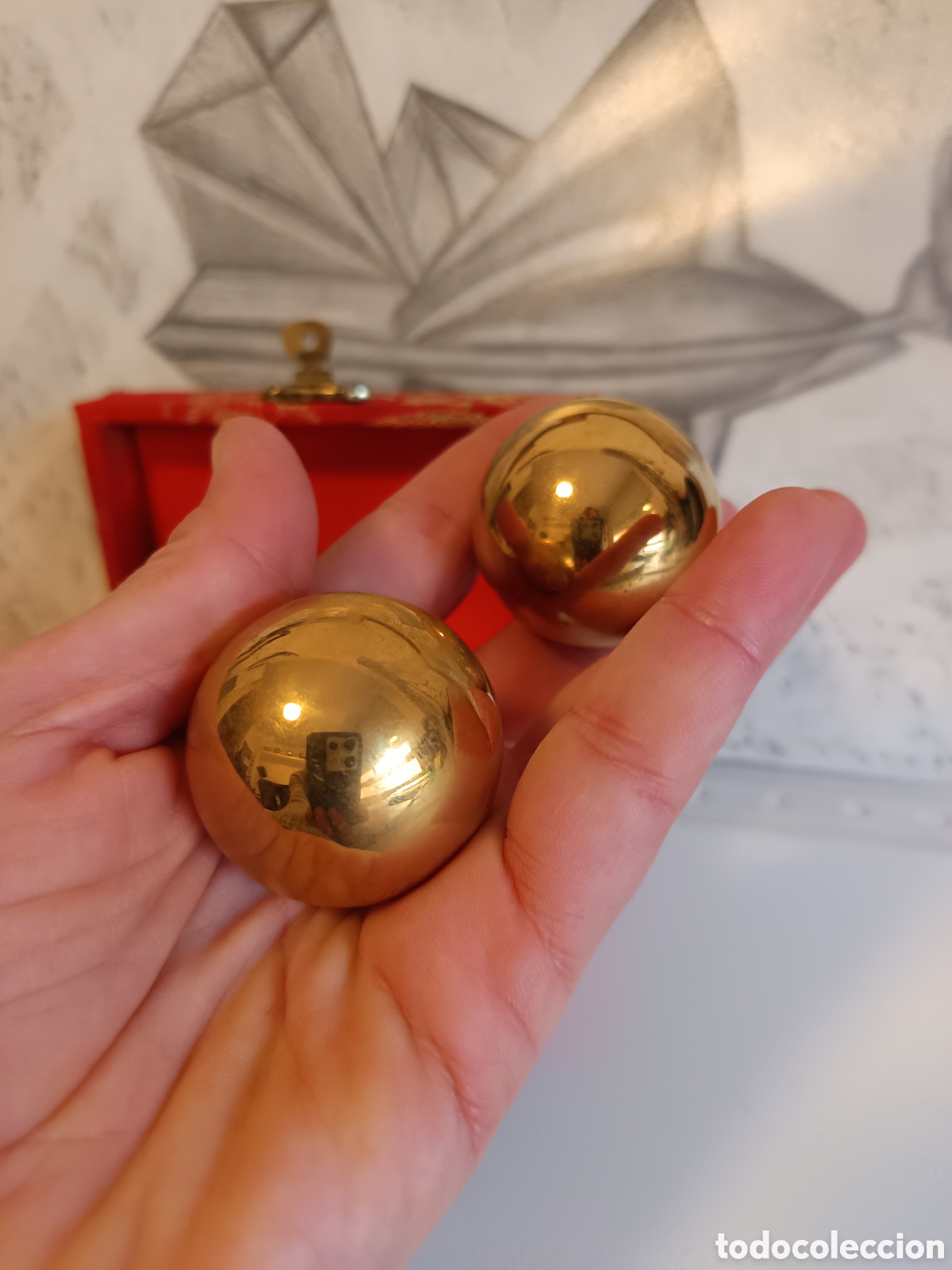 Vintage: Bella caja oriental con bolas doradas Chinas de meditaci&oacute;n doradas