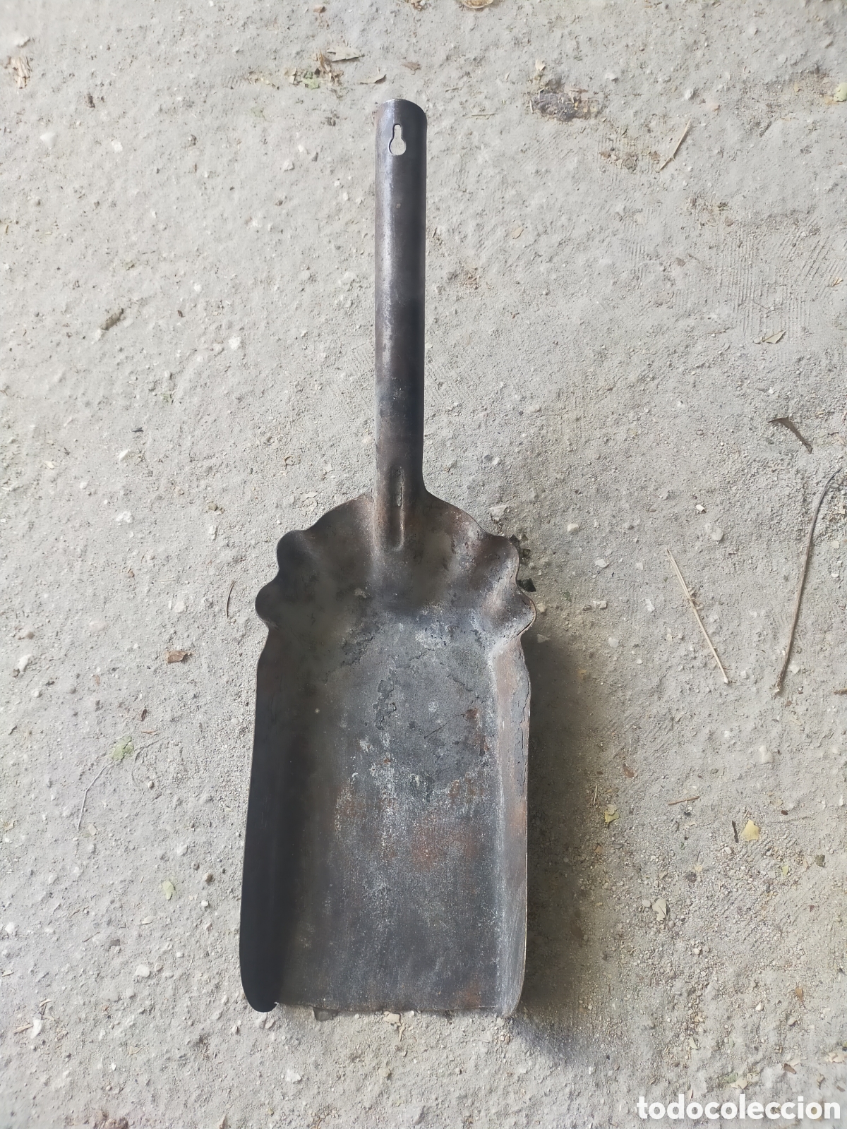 Vintage: Antiguo recogedor metalico - Foto 1