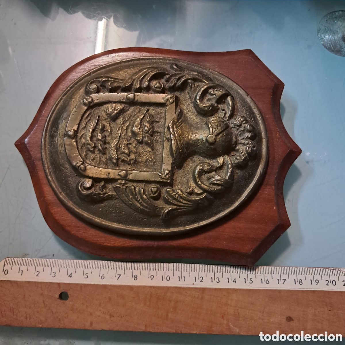 Vintage: Escudo en bronce de linaje con ballenas - Foto 3