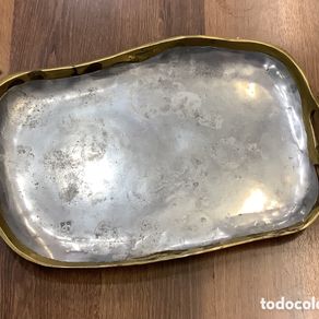 Bandeja de bronce dorado y plateado de los años 80 del artista David Marshall en España Bandeja de bronce dorado y plateado de los años 80 del artista David Marshall en España