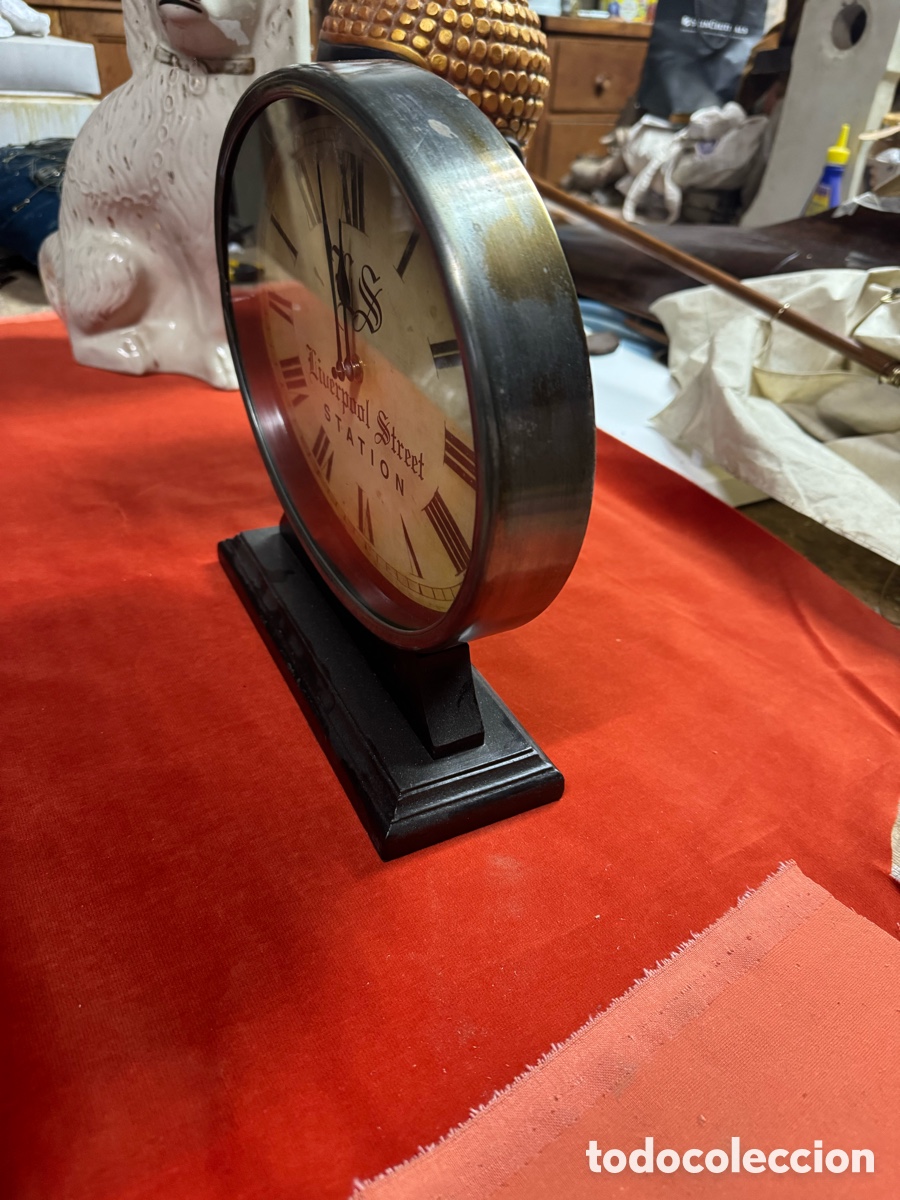 Vintage: Bonito reloj de mesa en metal - Foto 3