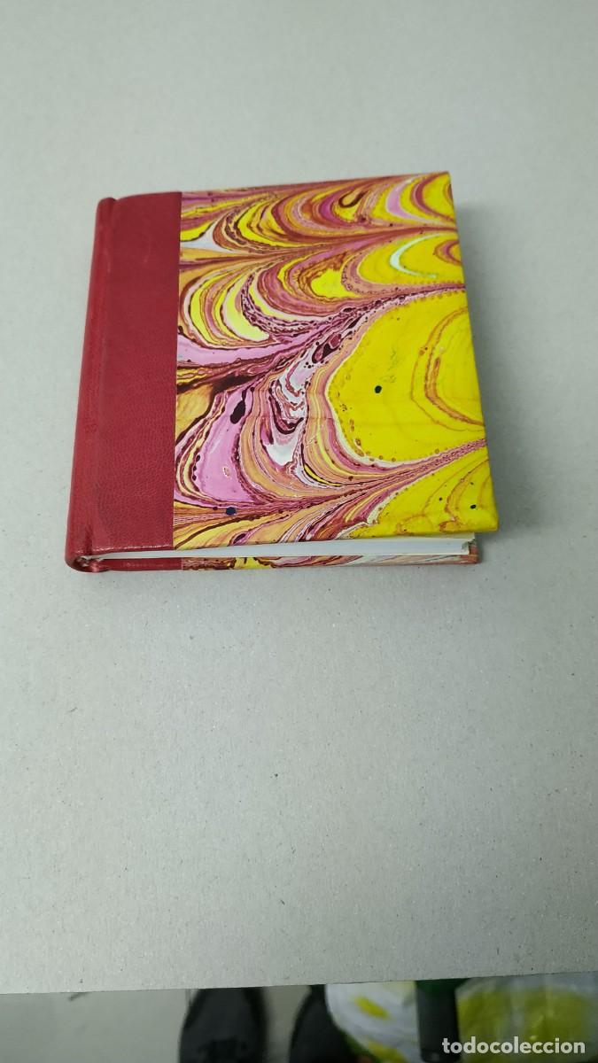 Vintage: LIBRETITA DE MEDIA PIEL Y PPEL AGUAS