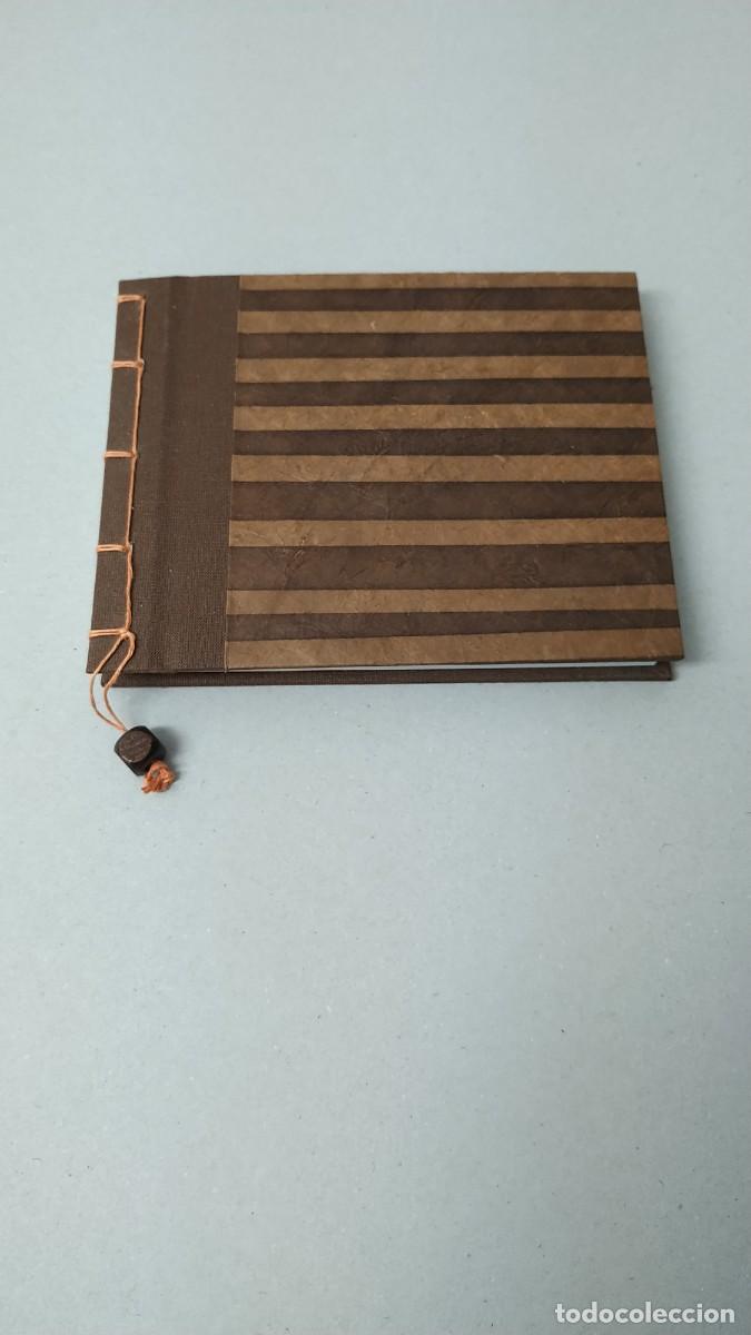 Vintage: LIBRETA APAISADA PAPEL VEJETAL MARRON. - Foto 1