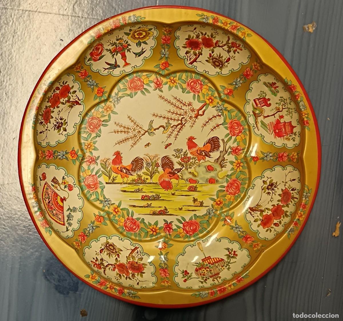 Vintage: BANDEJA MARCA DAHER ENGLAND CON MOTIVO FLORAL Y GALLOS A&Ntilde;O 1971 26 CM. DI&Aacute;METRO
