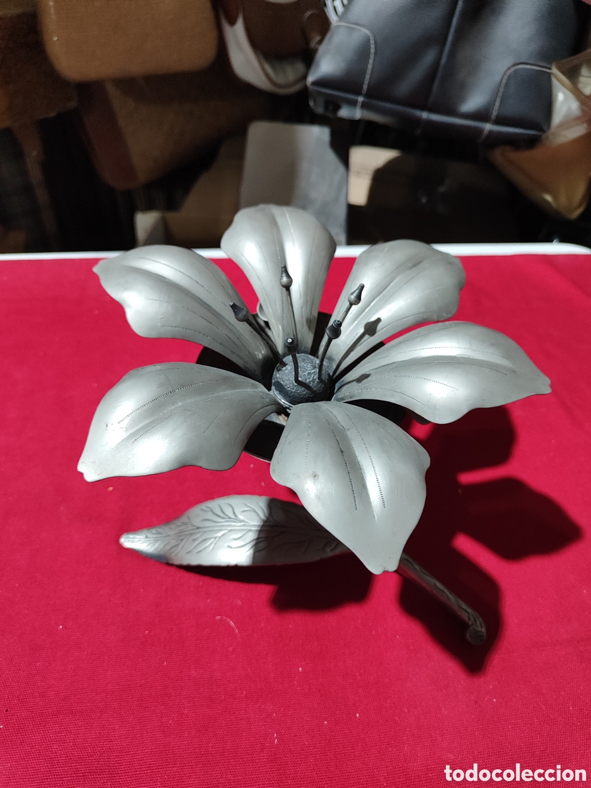 Vintage: Muy original cenicero flor de metal dise&ntilde;o modernista patente G.J. P y E reg.