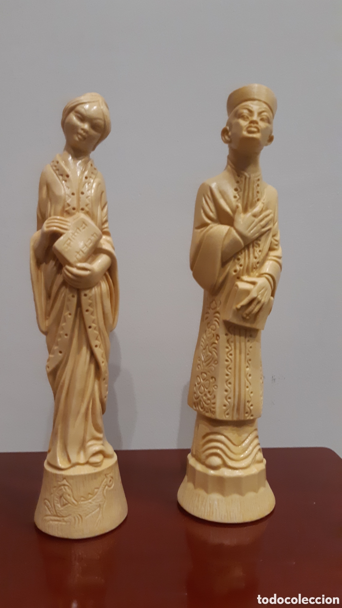 Vintage: Figuras chinas de resina patina marfil.