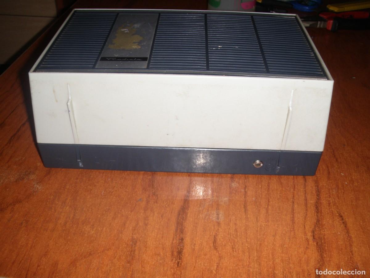 Vintage: ANTIGUO TOCADISCOS DE MALETIN RADIOLA PICK UP FUNCIONANDO - Foto 2