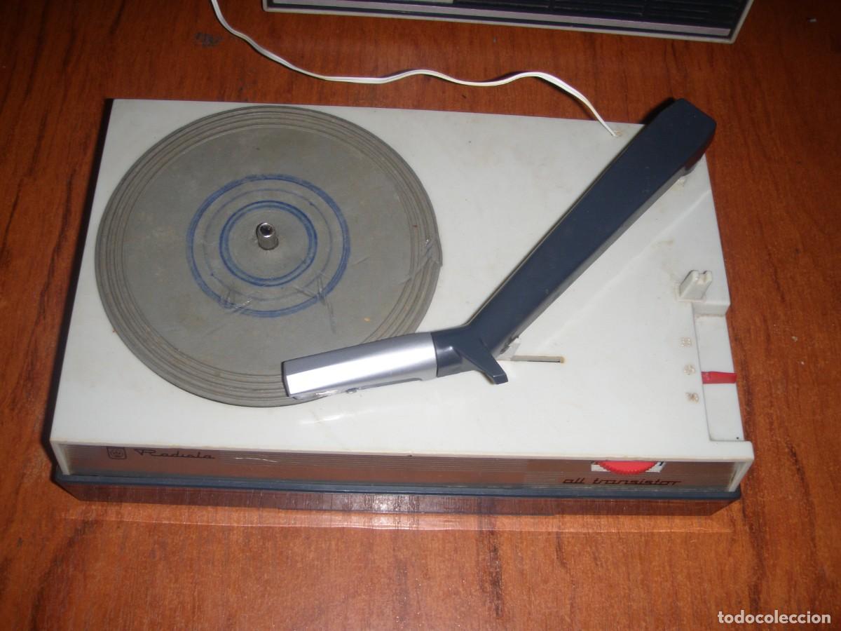 Vintage: ANTIGUO TOCADISCOS DE MALETIN RADIOLA PICK UP FUNCIONANDO - Foto 4