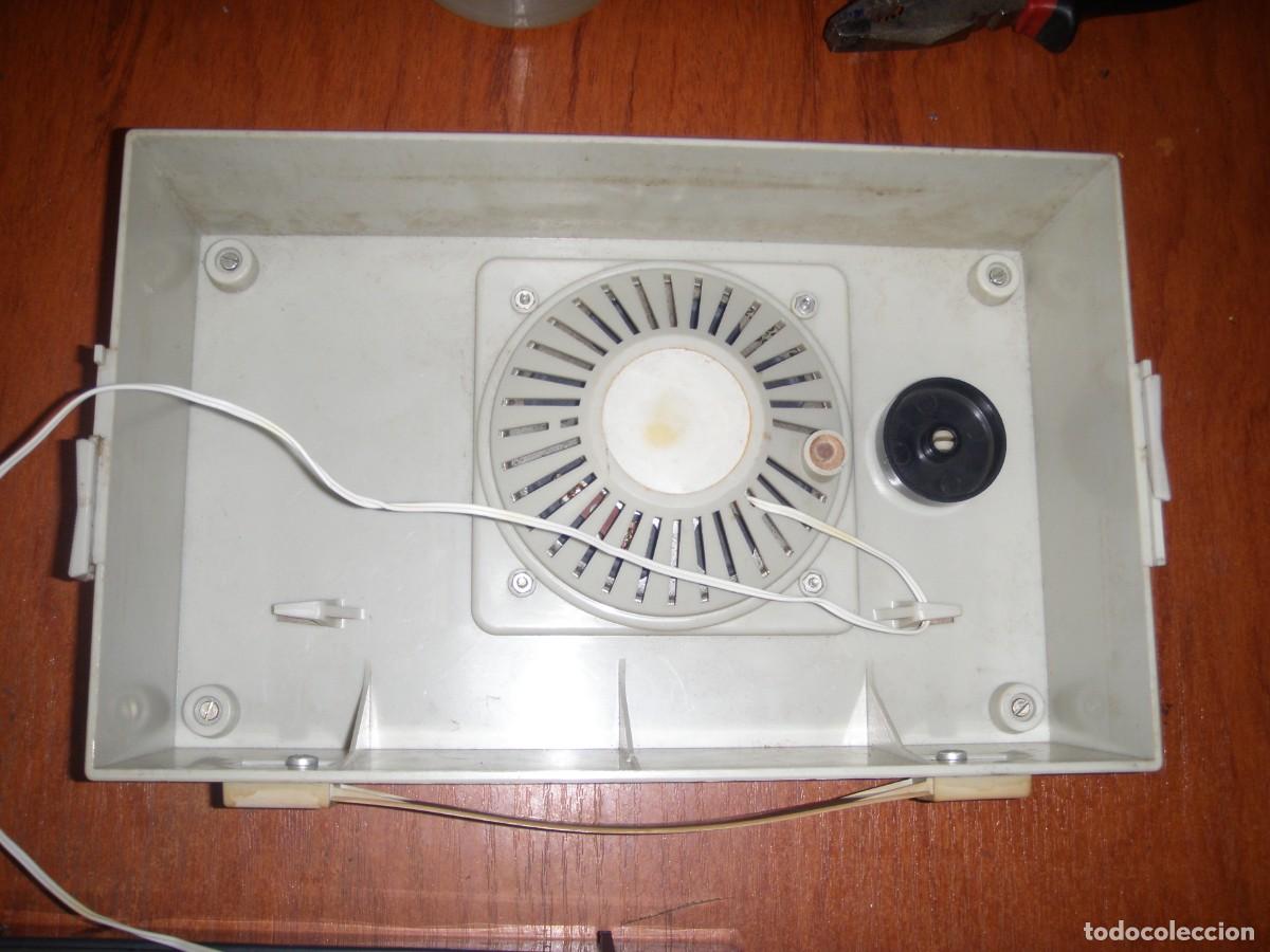 Vintage: ANTIGUO TOCADISCOS DE MALETIN RADIOLA PICK UP FUNCIONANDO - Foto 5