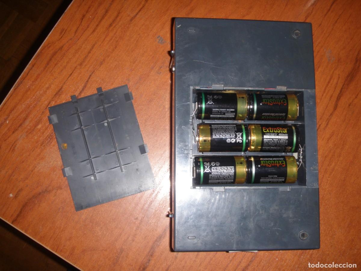 Vintage: ANTIGUO TOCADISCOS DE MALETIN RADIOLA PICK UP FUNCIONANDO - Foto 7