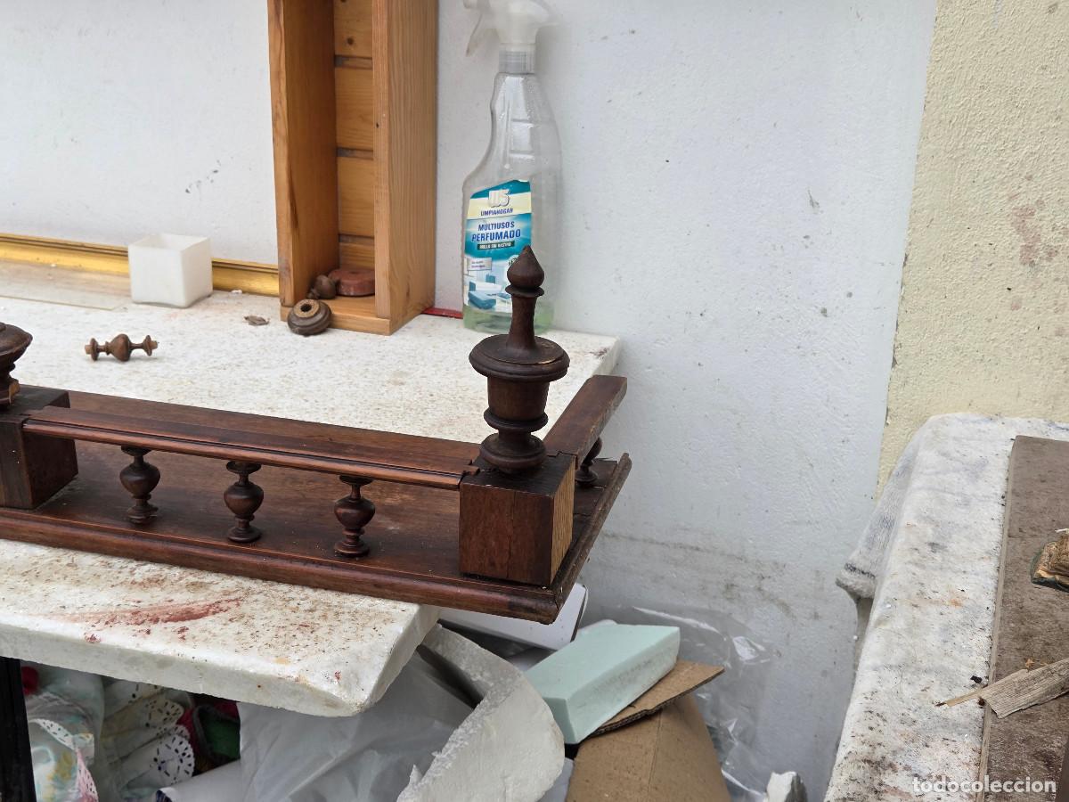 Vintage: estante de madera con pivotes - Foto 3