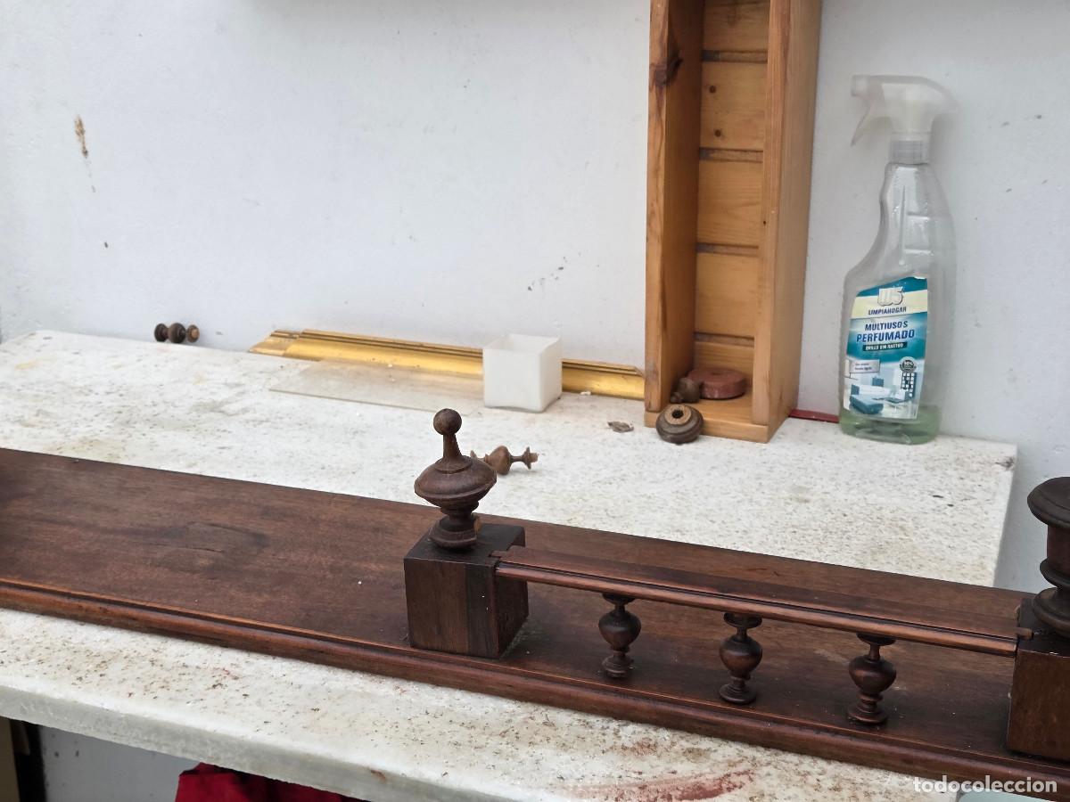 Vintage: estante de madera con pivotes - Foto 4