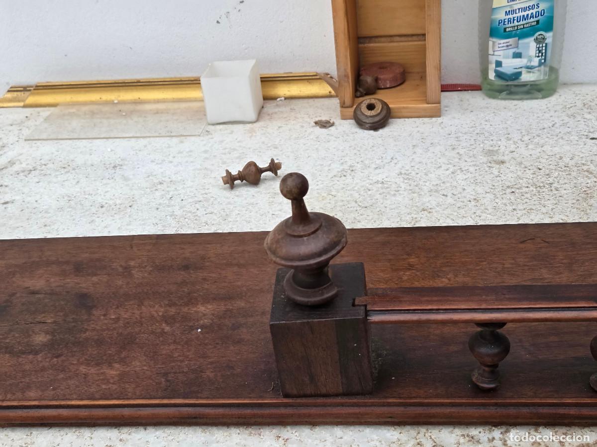 Vintage: estante de madera con pivotes - Foto 9