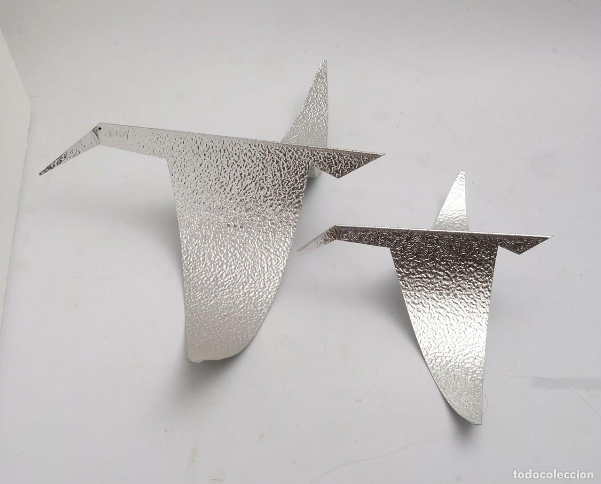 Vintage: 2 p&aacute;jaros de aluminio para colgar. - Foto 2