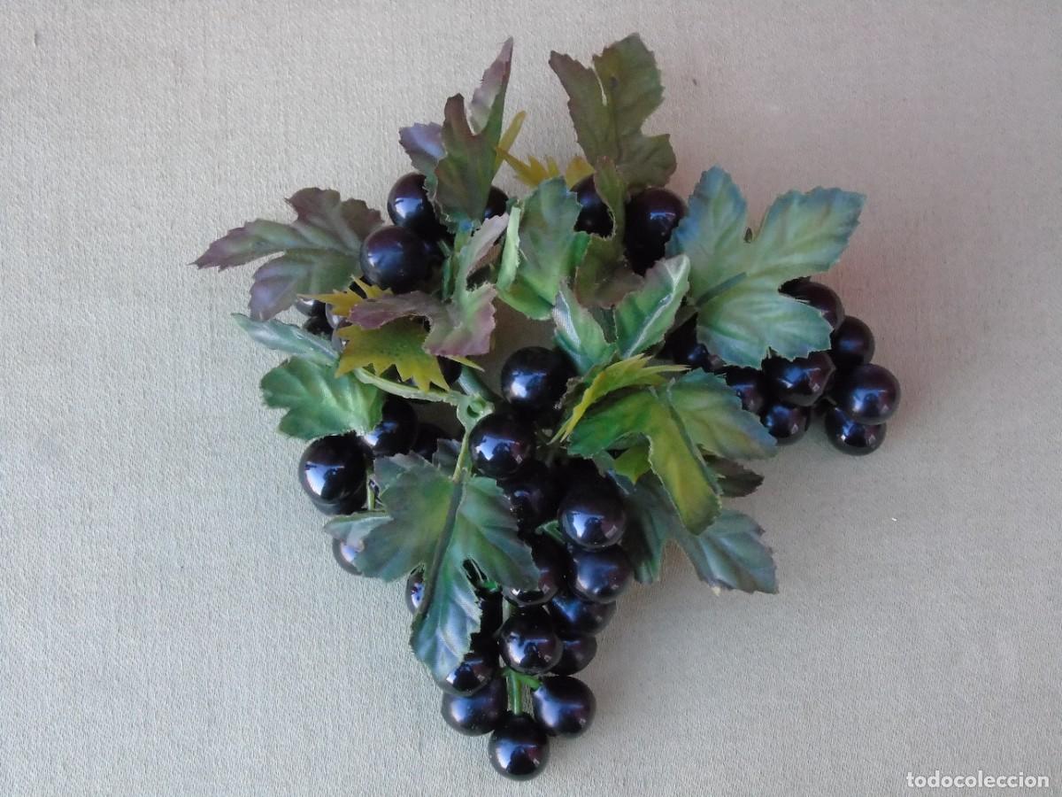 Vintage: RACIMO UVAS DE PL&Aacute;STICO. - Foto 1