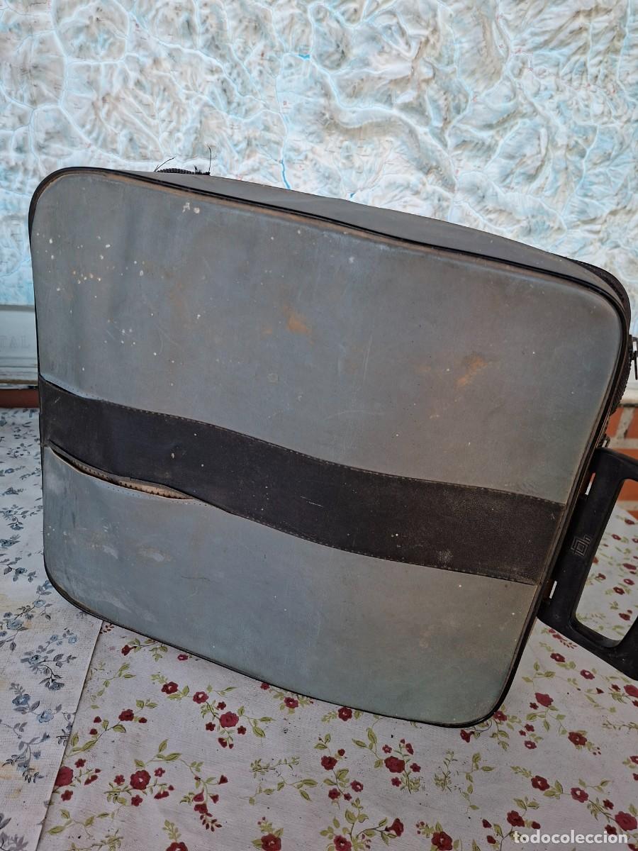 Vintage: M&Aacute;QUINA OLIVETTI PLUMA 22 CON FUNDA - Foto 1