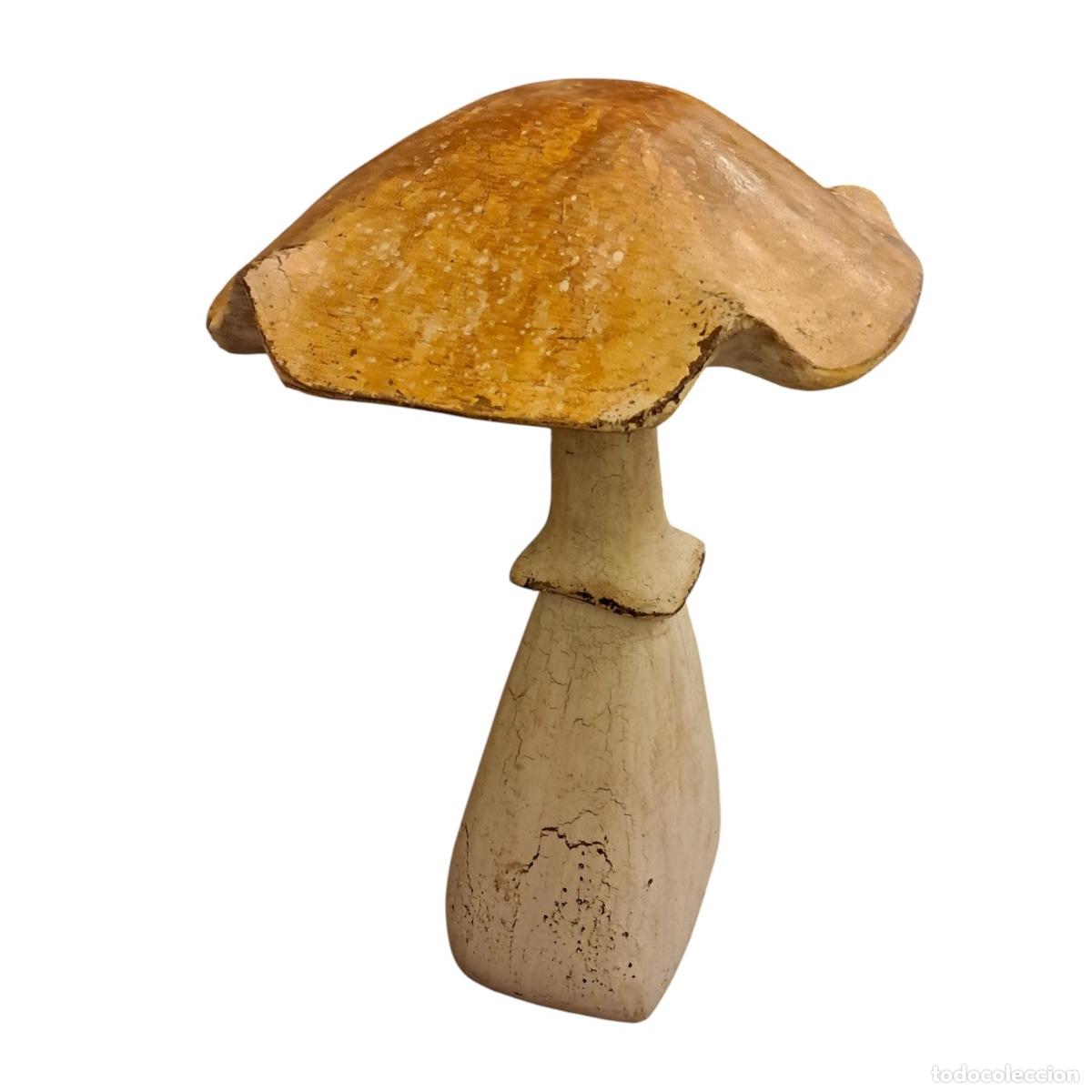 Vintage: Seta de Madera Policromada Amarilla