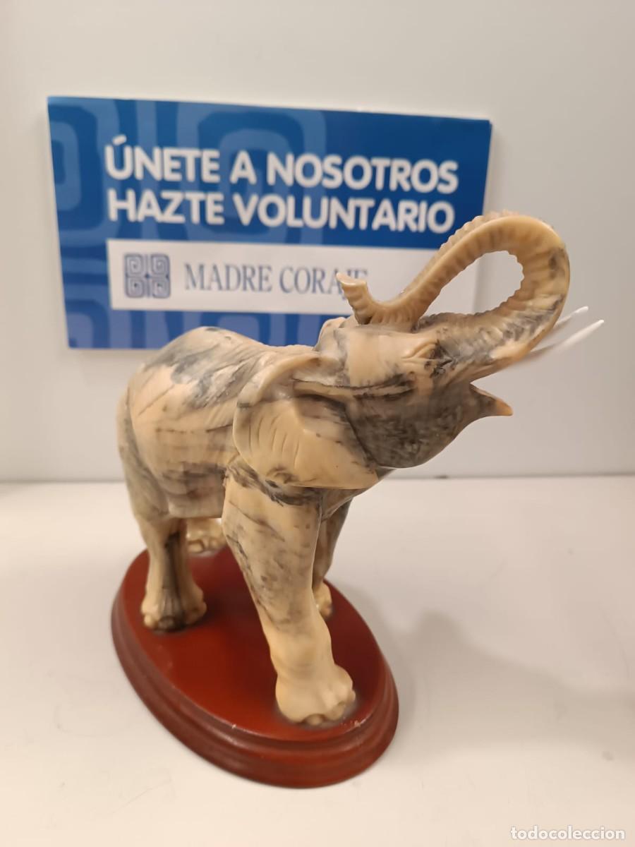 Vintage: Figura de elefante de resina. - Foto 1