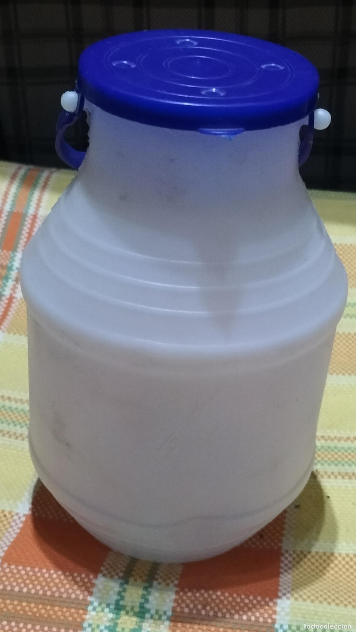Vintage: LECHERA DE PLASTICO,,,,,,,,,,,,,,,,,,,,,,,,,,,,,,,,,,,,,,,,,,,,,, - Foto 2