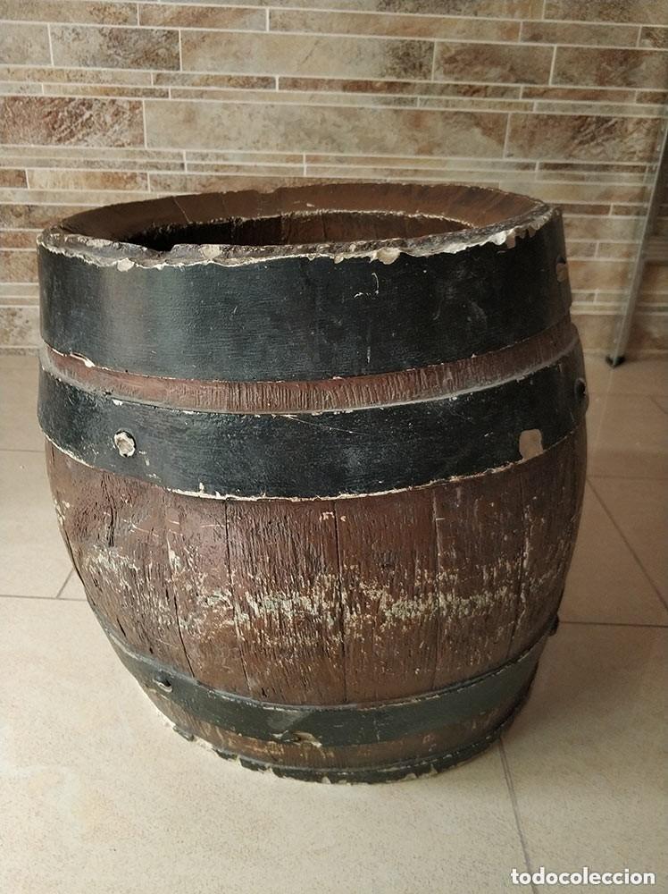 Vintage: Bonito barril decoracion de Cerveza Damm Barcelona de fibra de vidrio 38 cm alto