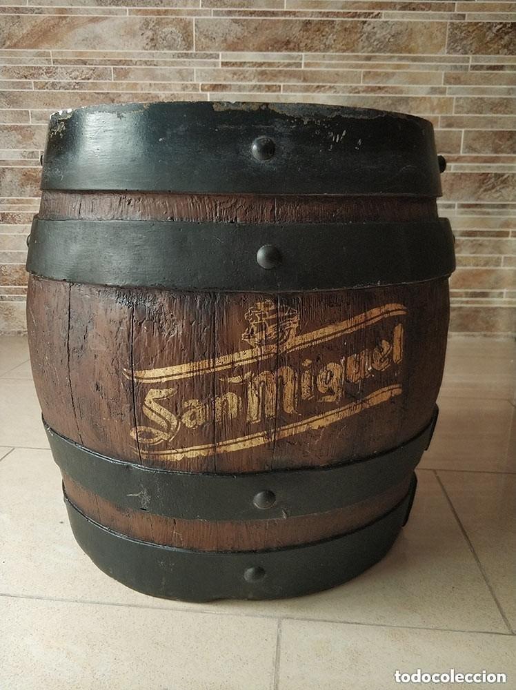 Vintage: Bonito barril decoracion de Cerveza San Miguel de fibra de vidrio 43 cm alto