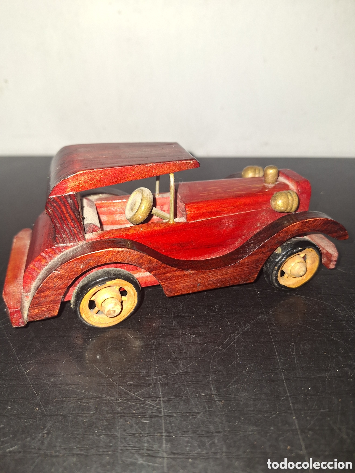 Vintage: Coche antiguo de madera