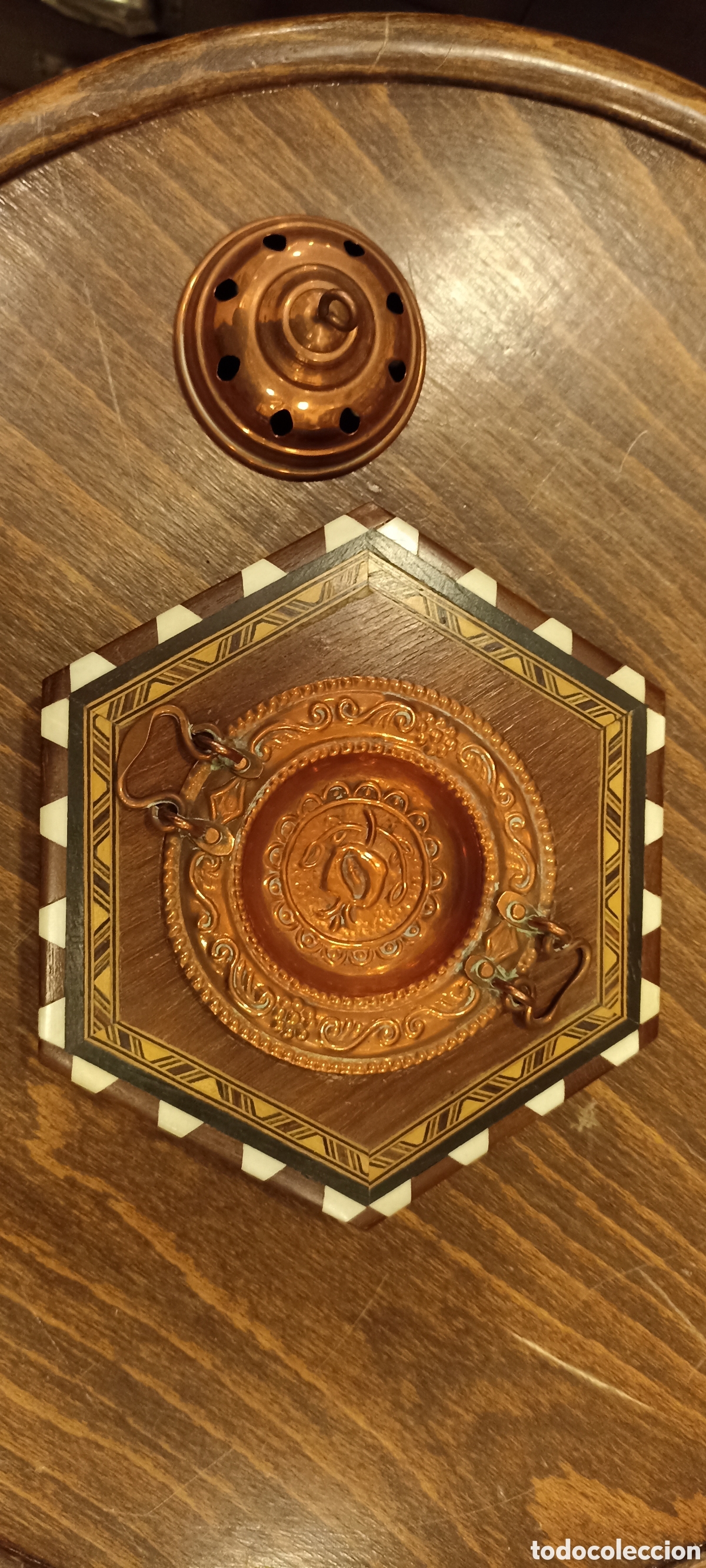 Vintage: Tarima de taracea granadina, con braserillo en cobre - Foto 3