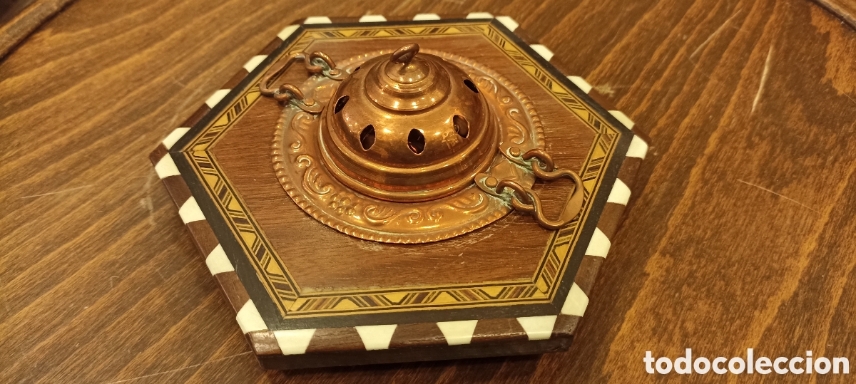 Vintage: Tarima de taracea granadina, con braserillo en cobre - Foto 1