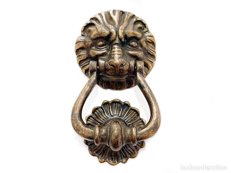Vintage: Aldrava de porta em metal; design antigo; forma de cabe&ccedil;a de le&atilde;o (2119)
