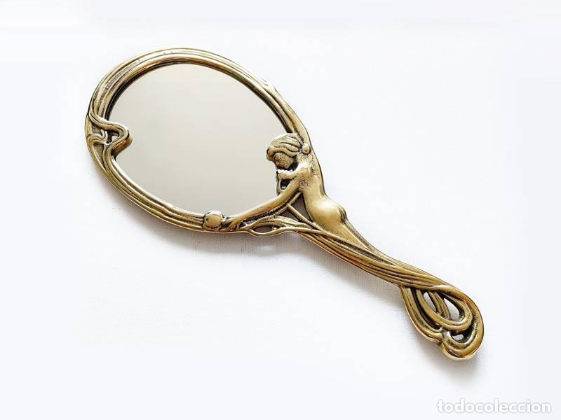 Vintage: Espelho de m&atilde;o dourado; com decora&ccedil;&atilde;o floral - Art Nouveau (1456)