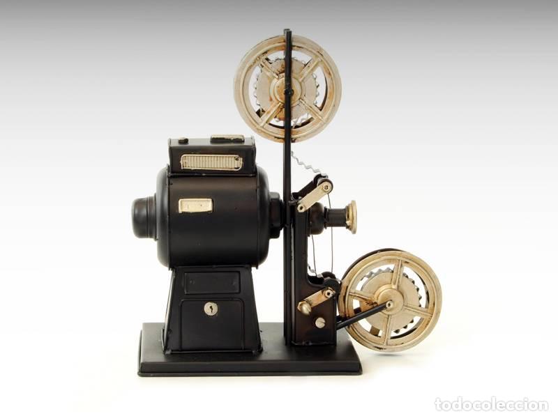 Vintage: Modelo de metal - Projetor de filme antigo (1404)