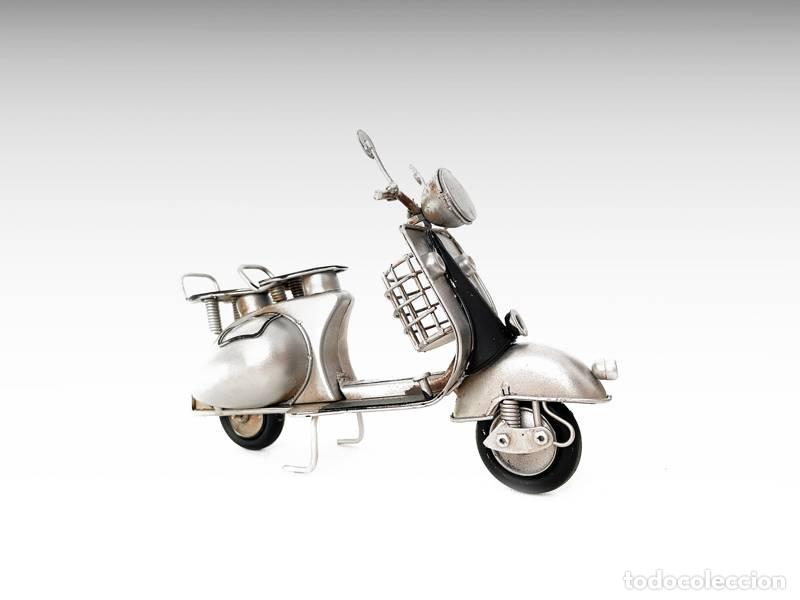 Vintage: Modelo de metal - Scooter Vespa vintage (modelo de escala feito &agrave; m&atilde;o) (1309)
