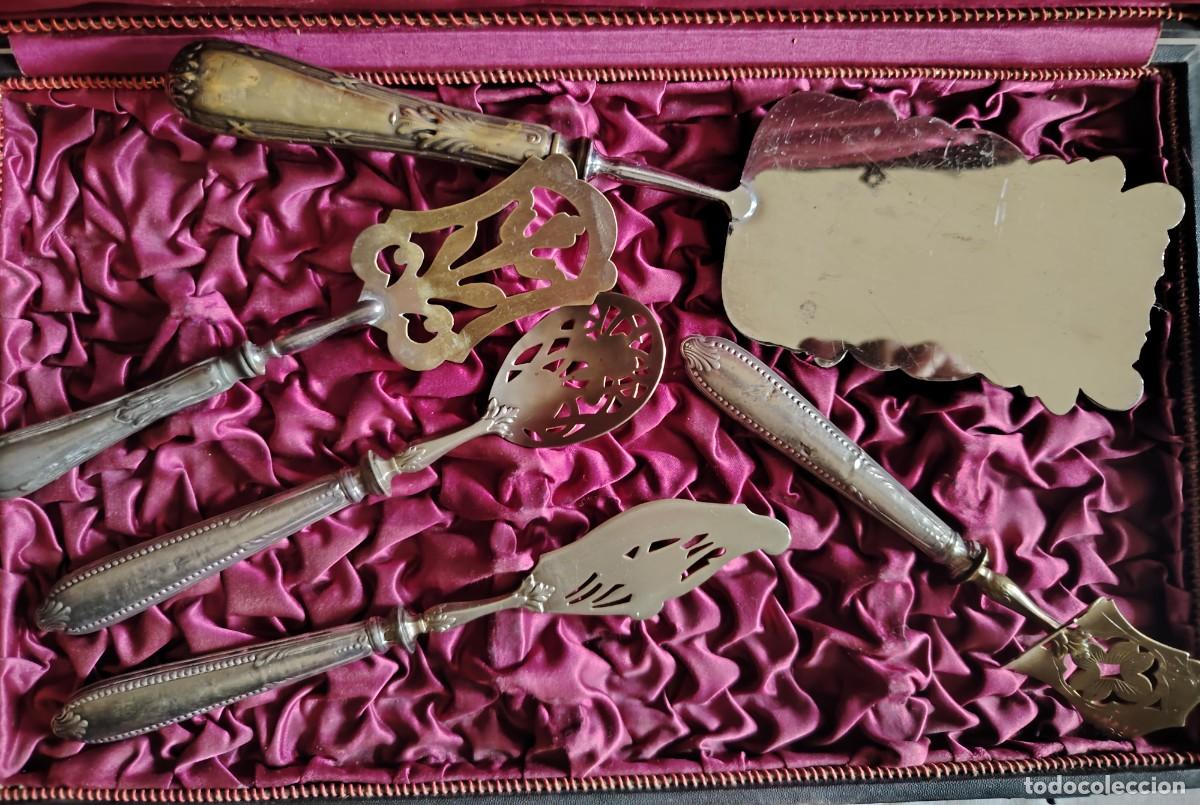 Vintage: LOTE DE CUBIERTOS DE SERVIR ANTIGUOS METAL PLATEADO Y DORADO PPCOS SIGLO XX