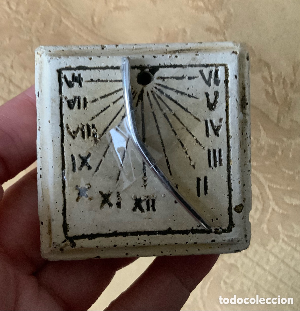 Vintage: PEQUE&Ntilde;O RELOJ DE SOL DE PIEDRA - Foto 2
