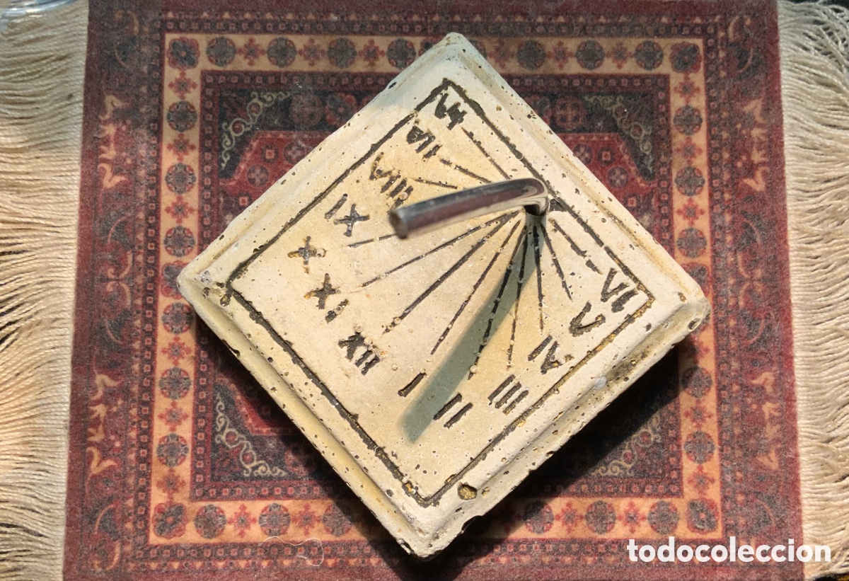 Vintage: PEQUE&Ntilde;O RELOJ DE SOL DE PIEDRA - Foto 1