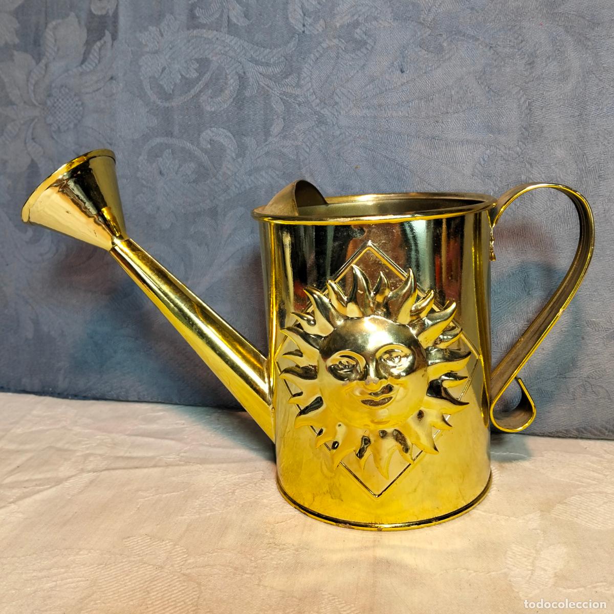 Vintage: Regadora decorativa estilo vintage sol color dorado a&ntilde;os 90-2000