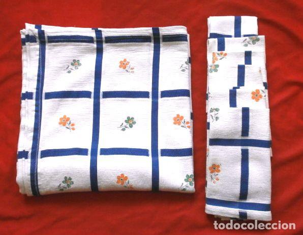 Vintage: MANTEL CUADRADO 1,30 X 1,30 cm. con 6 SERVILLETAS - CALADO con Dibujos flores estampadas