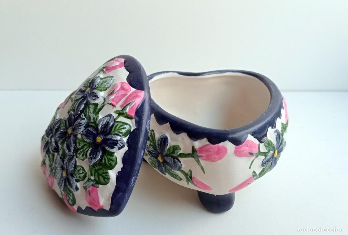 Vintage: PEQUE&Ntilde;O JOYERO CON FORMA DE CORAZ&Oacute;N Y DISE&Ntilde;O DE FLORES