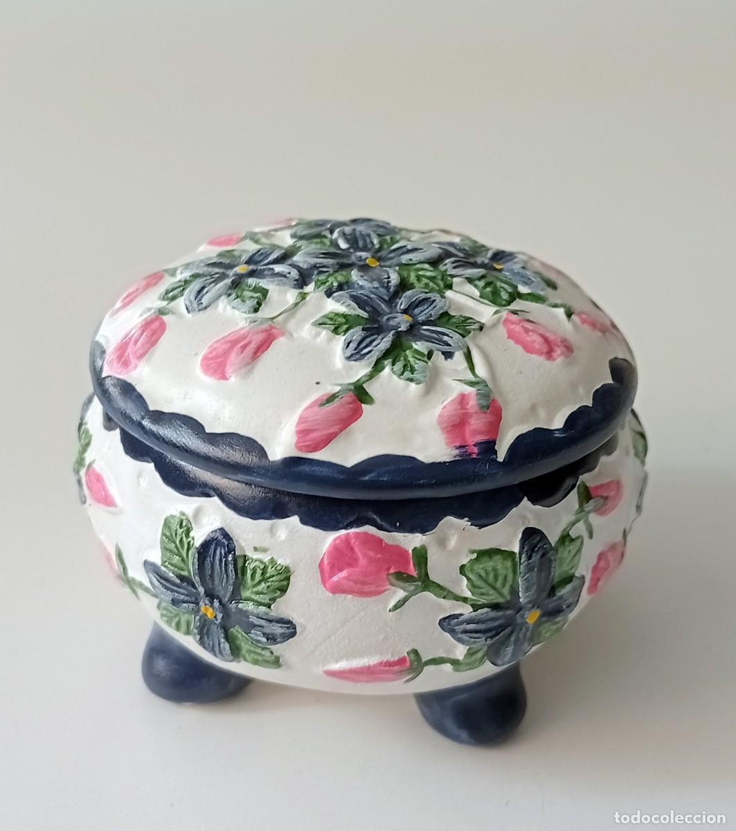 Vintage: PEQUE&Ntilde;O JOYERO REDONDO CON DISE&Ntilde;O DE FLORES