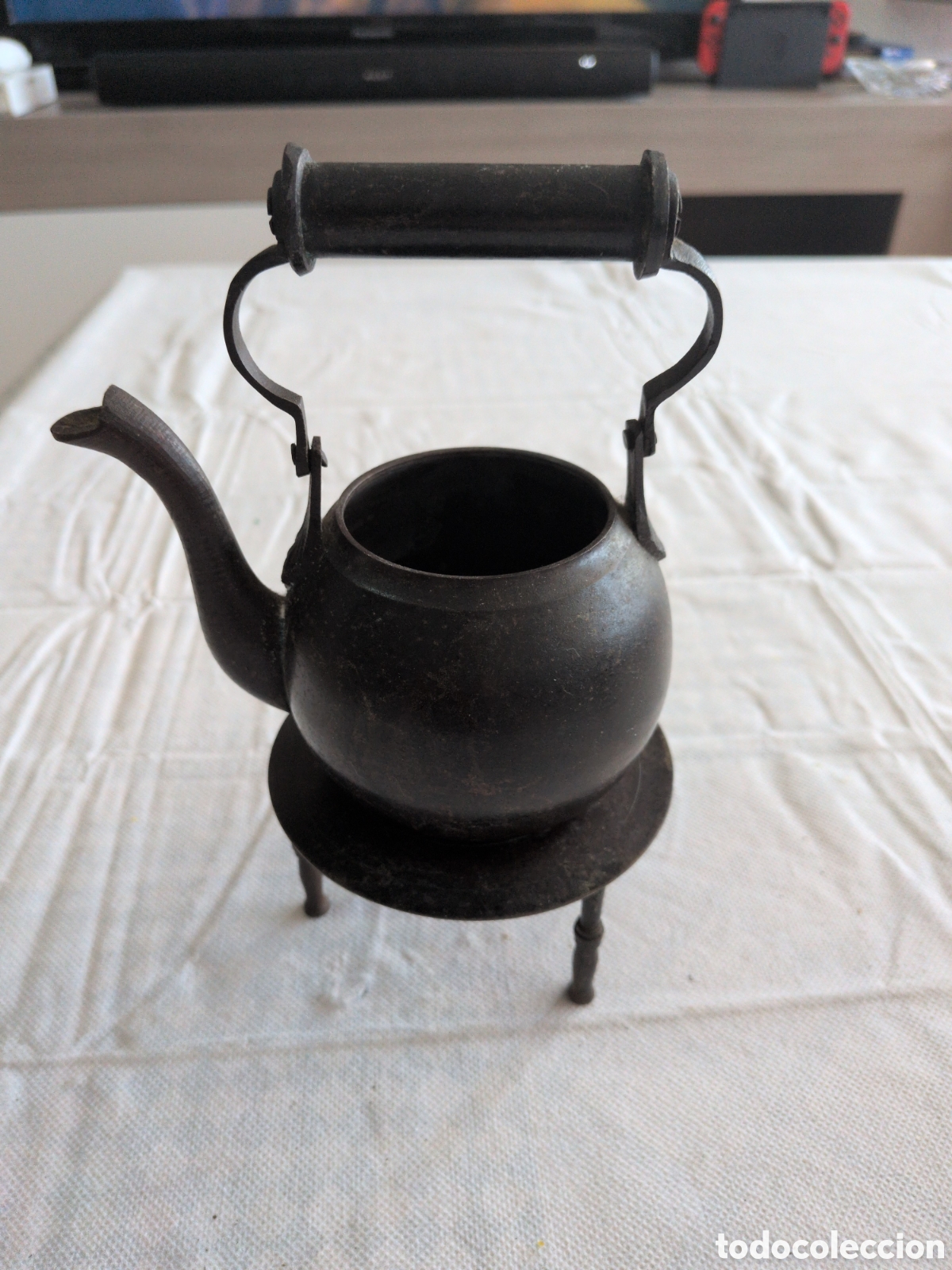 Vintage: Tetera vintage de hierro fundido con soporte