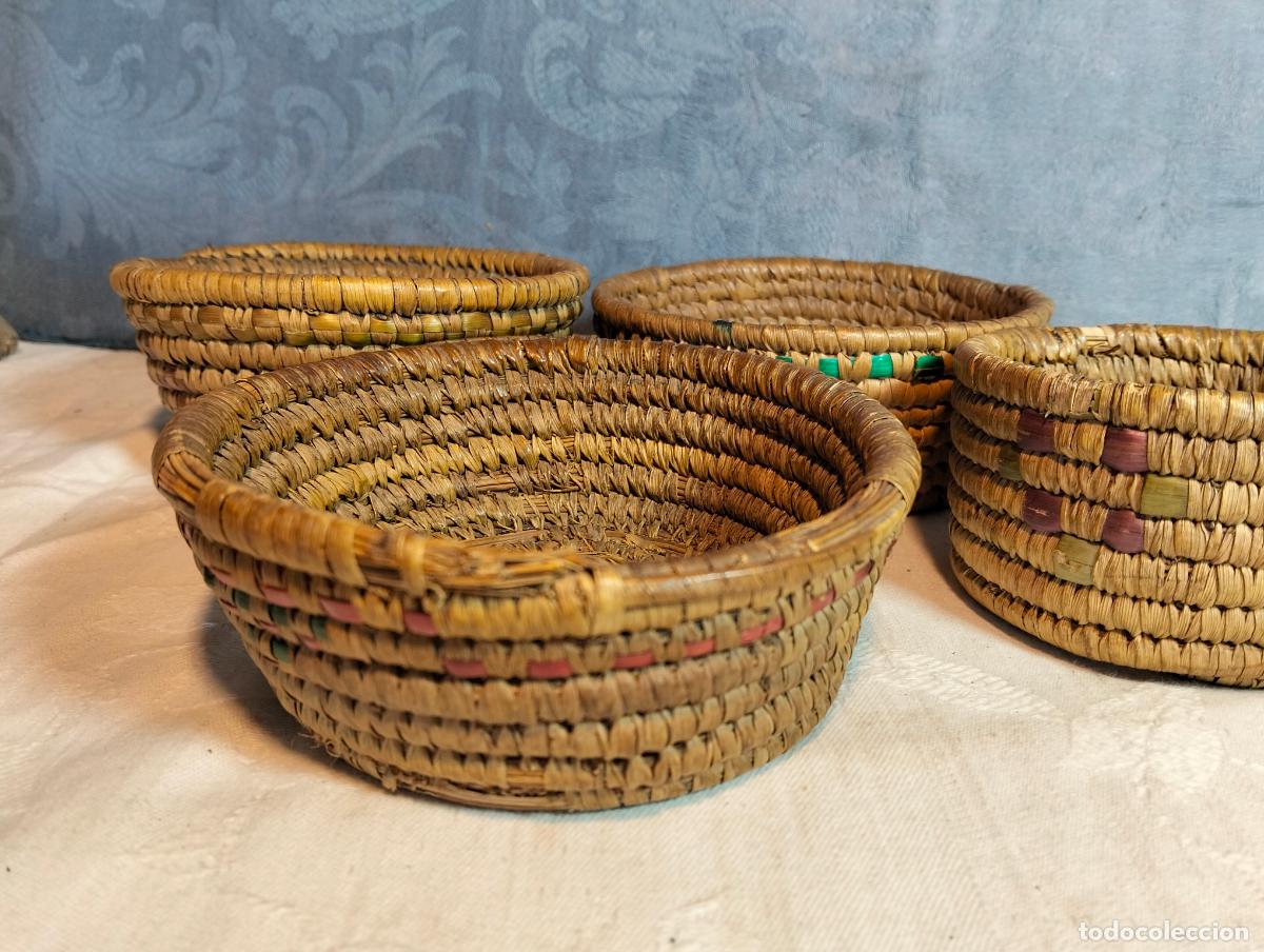 Vintage: Lote 4 cestas trenzadas de fibra natural mimbre con franjas de colores vintage a&ntilde;os 50-60
